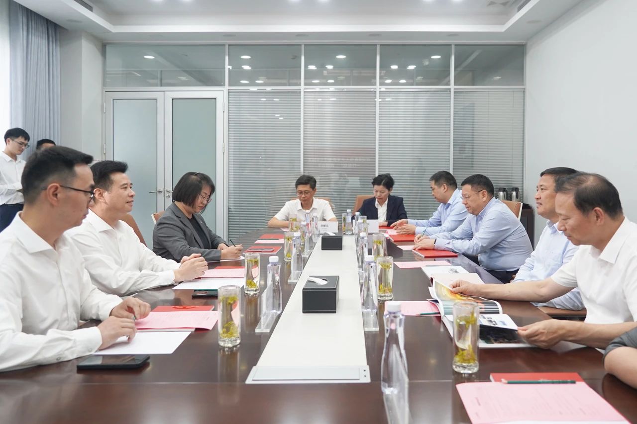 华宏新闻 | 市人大常委会主任李镇发走访调研华宏汽车集团